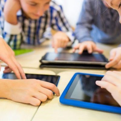 Riset Terbaru: Penggunaan Media Sosial Sejak Dini Dikaitkan dengan Penurunan Prestasi Belajar Anak